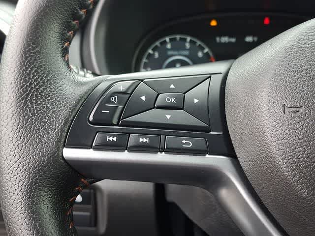 2022 Nissan Kicks SR