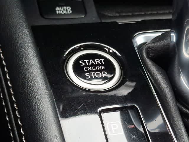 2022 Nissan Kicks SR