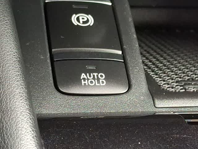 2022 Nissan Kicks SR