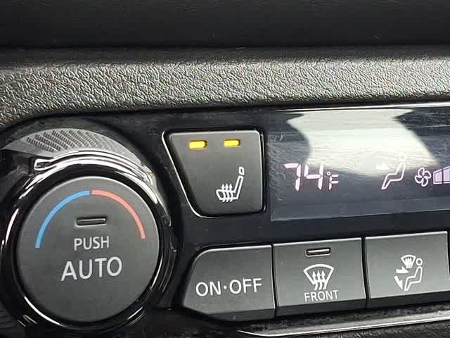 2022 Nissan Kicks SR