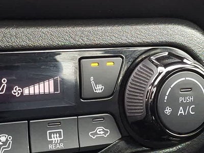 2022 Nissan Kicks SR