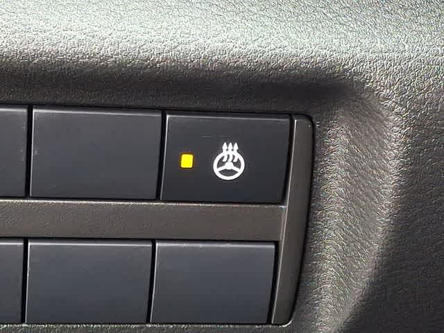 2022 Nissan Kicks SR