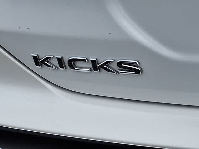 2022 Nissan Kicks SR