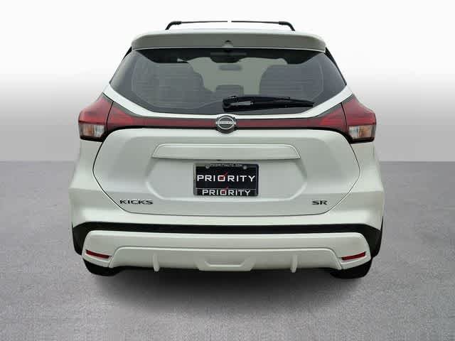 2022 Nissan Kicks SR