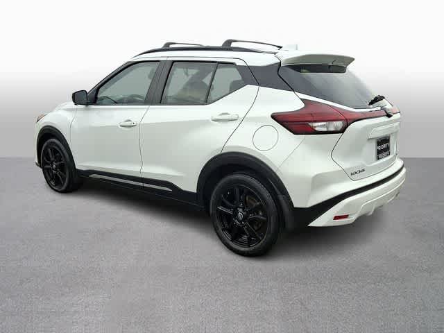 2022 Nissan Kicks SR