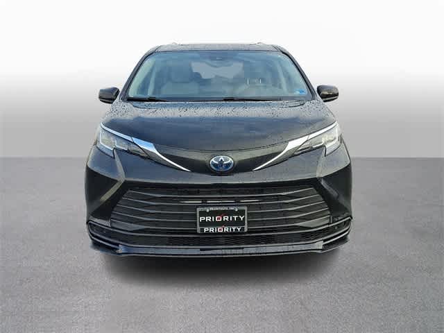 2021 Toyota Sienna LE