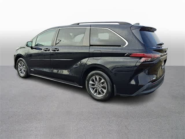 2021 Toyota Sienna LE