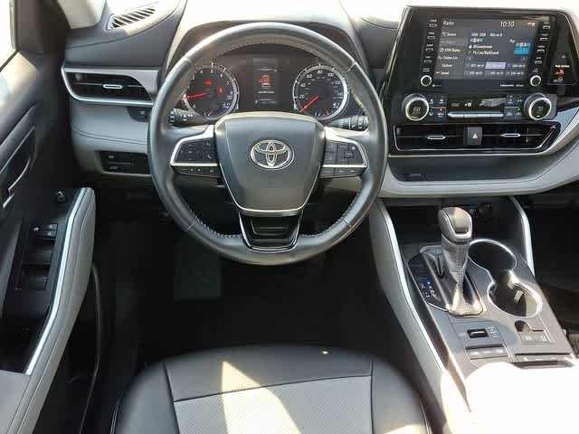 2020 Toyota Highlander LE