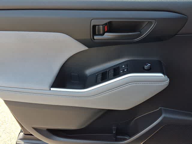 2020 Toyota Highlander LE