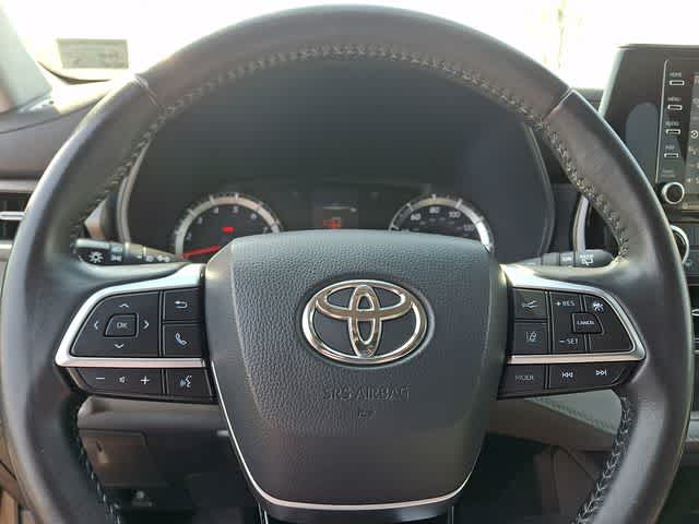 2020 Toyota Highlander LE
