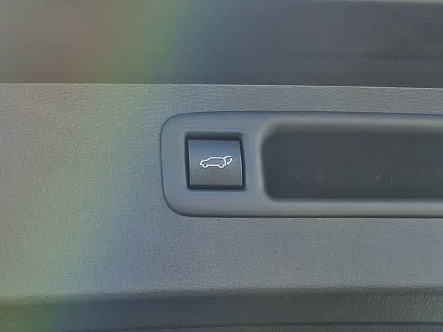 2020 Toyota Highlander LE