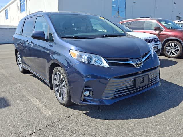 2019 Toyota Sienna XLE
