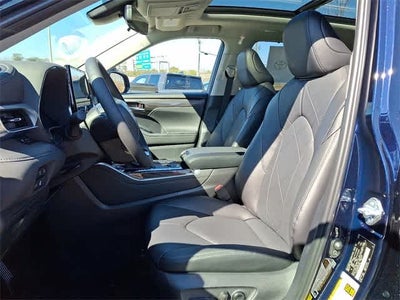 2026 Toyota Highlander Hybrid Platinum