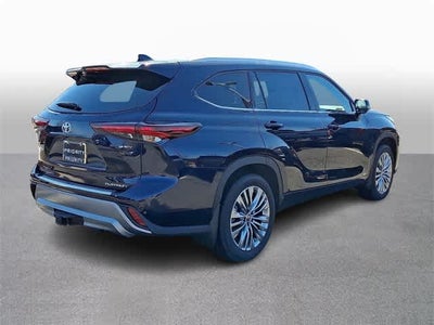 2026 Toyota Highlander Hybrid Platinum