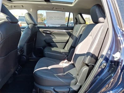 2026 Toyota Highlander Hybrid Platinum