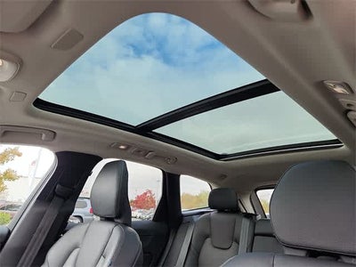 2024 Volvo XC60 Plus Dark Theme