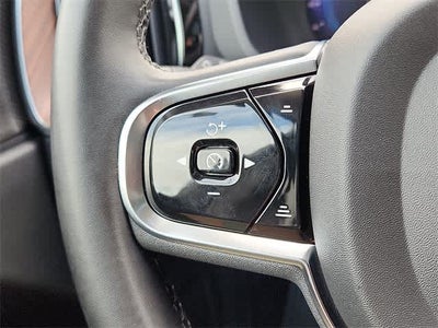 2024 Volvo XC60 Plus Dark Theme