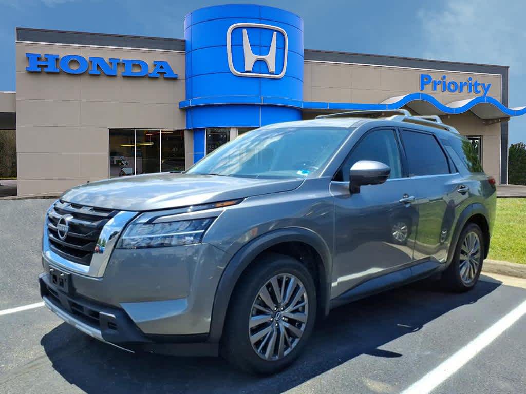 2023 Nissan Pathfinder SL