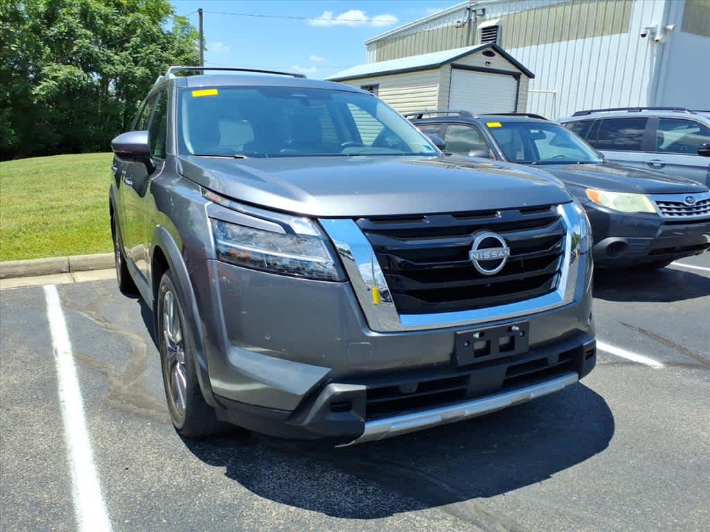 2023 Nissan Pathfinder SL