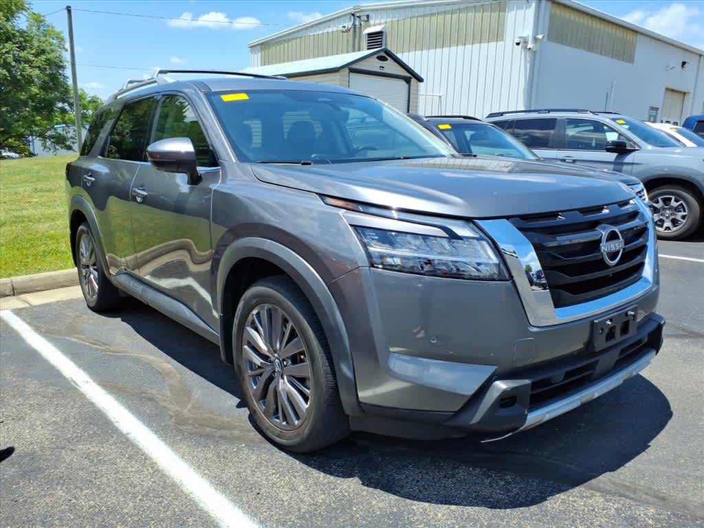 2023 Nissan Pathfinder SL