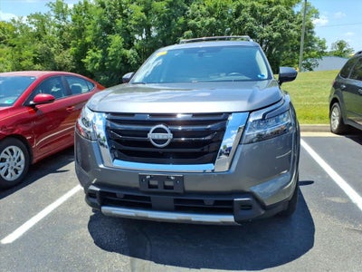 2023 Nissan Pathfinder SL