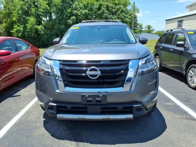 2023 Nissan Pathfinder SL