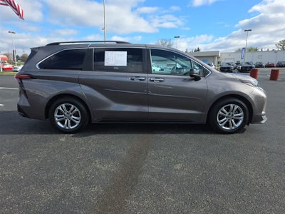 2022 Toyota Sienna XSE