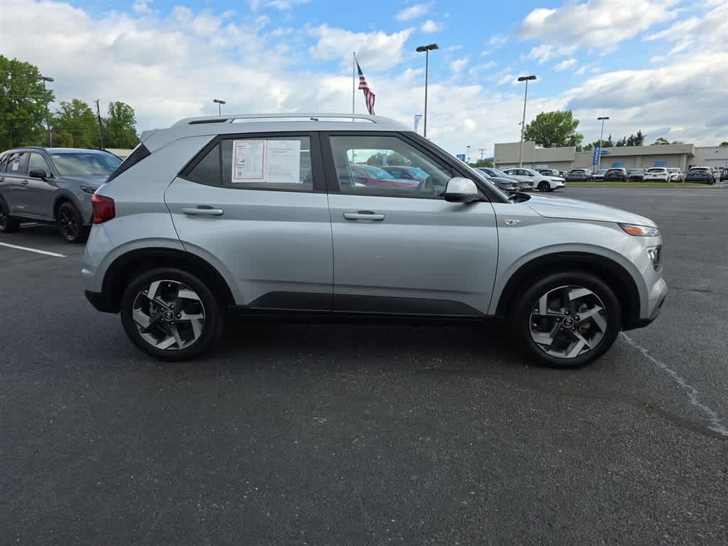 2022 Hyundai Venue SEL