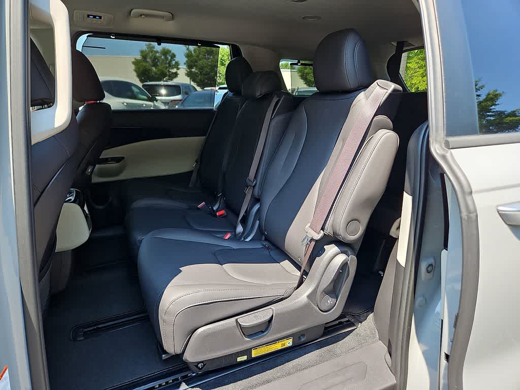 2024 Kia Carnival EX