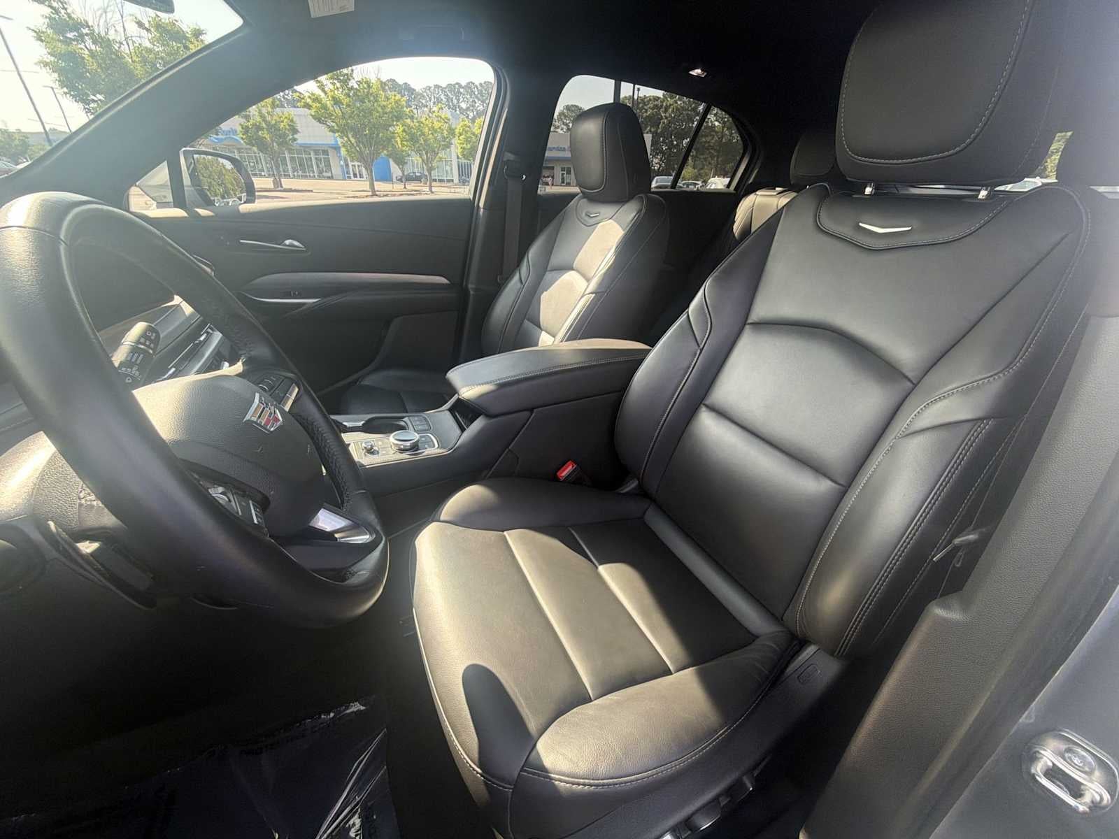 2025 Cadillac XT4 FWD Premium Luxury