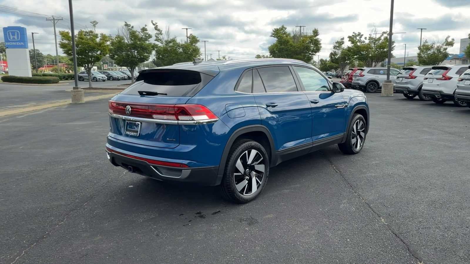 2026 Volkswagen Atlas Cross Sport 2.0T SE w/Technology