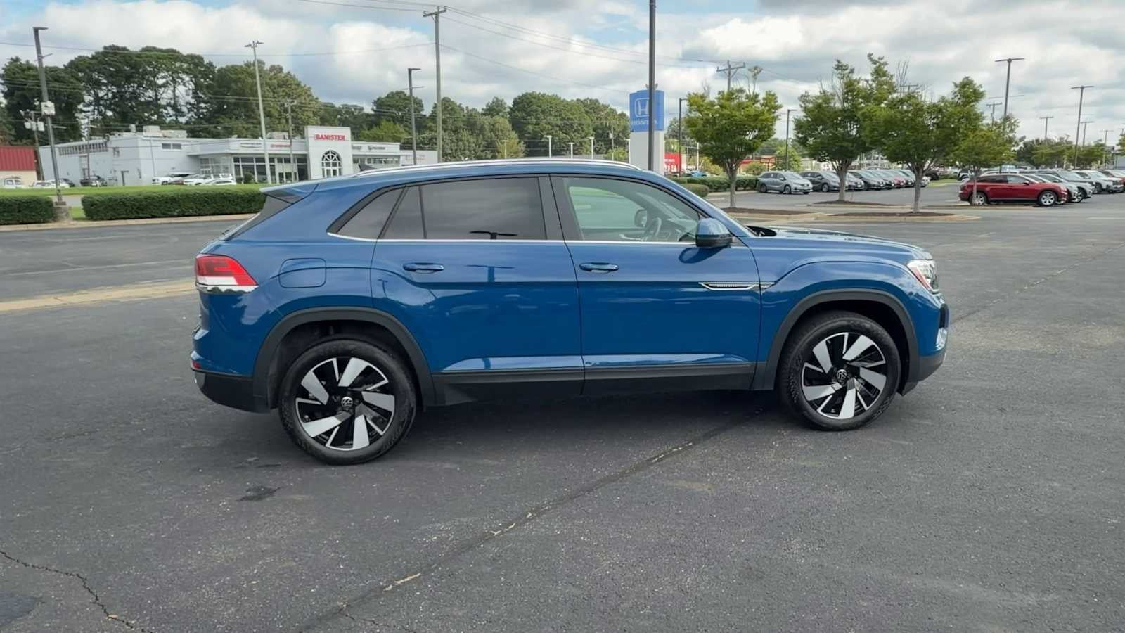 2026 Volkswagen Atlas Cross Sport 2.0T SE w/Technology