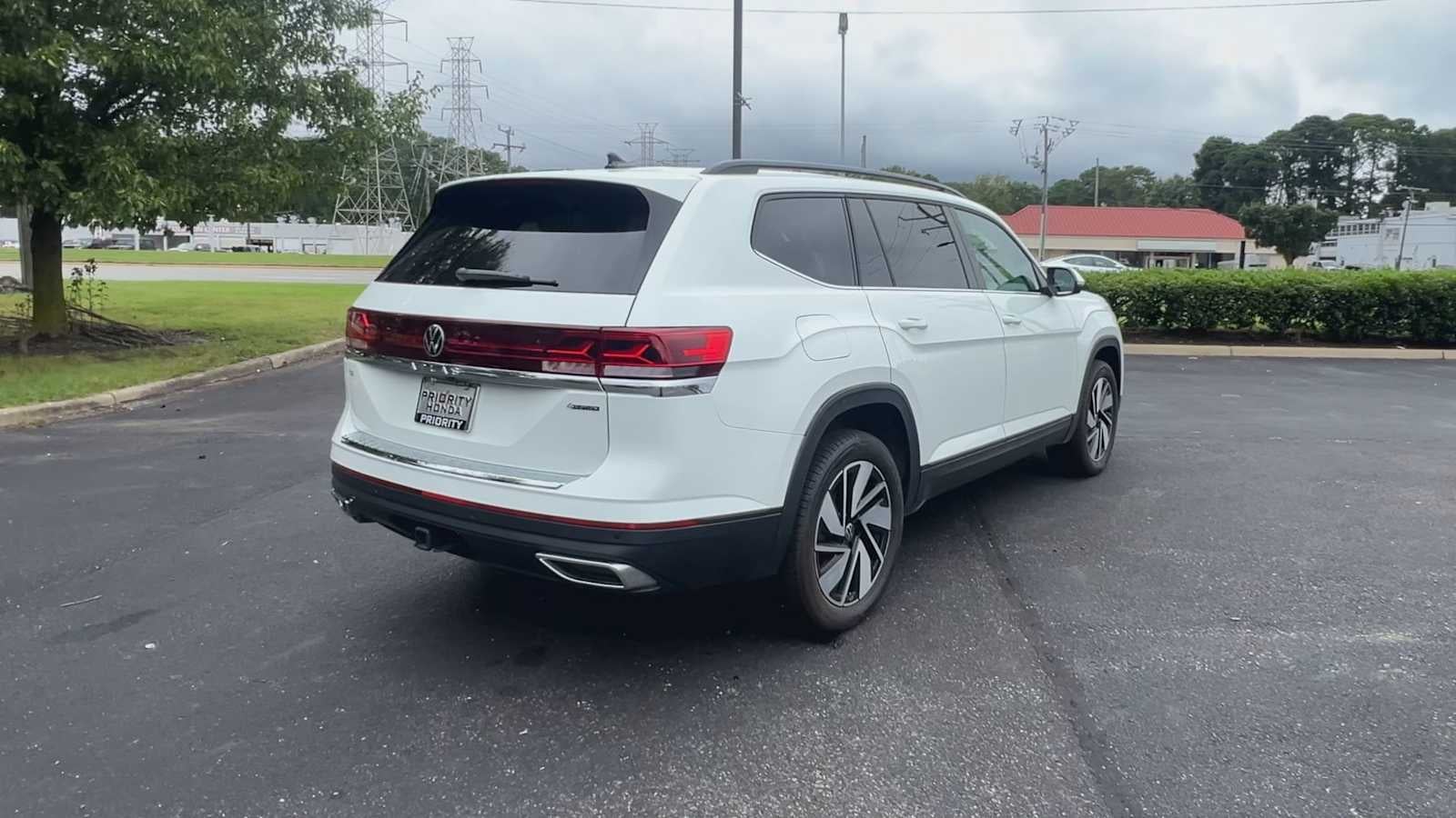 2025 Volkswagen Atlas 2.0T SE w/Technology