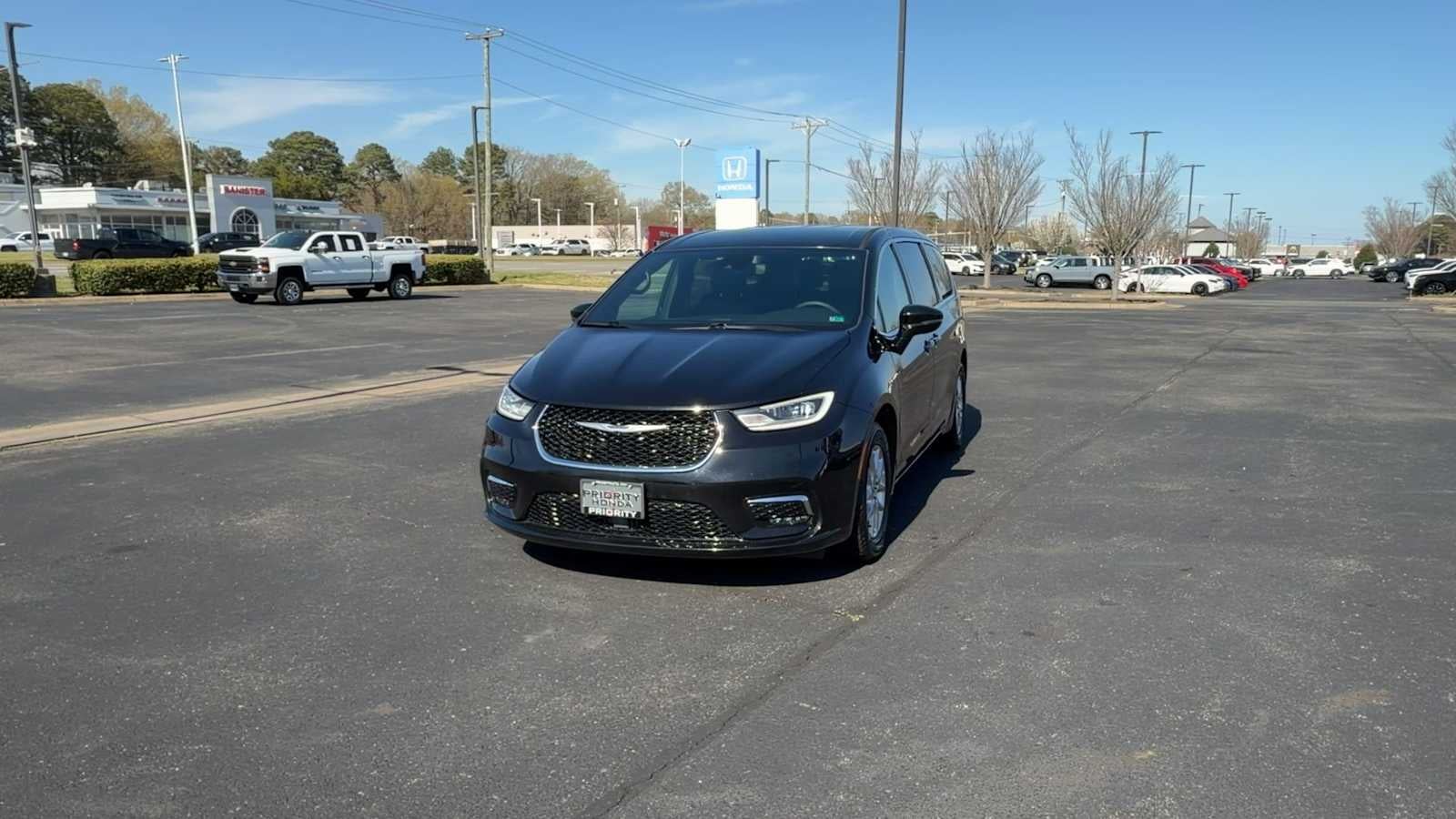 2025 Chrysler Pacifica Select