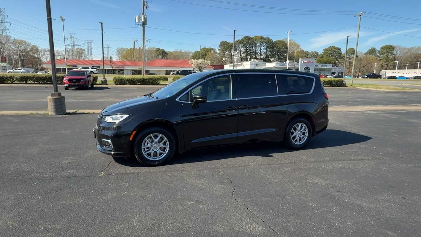 2025 Chrysler Pacifica Select