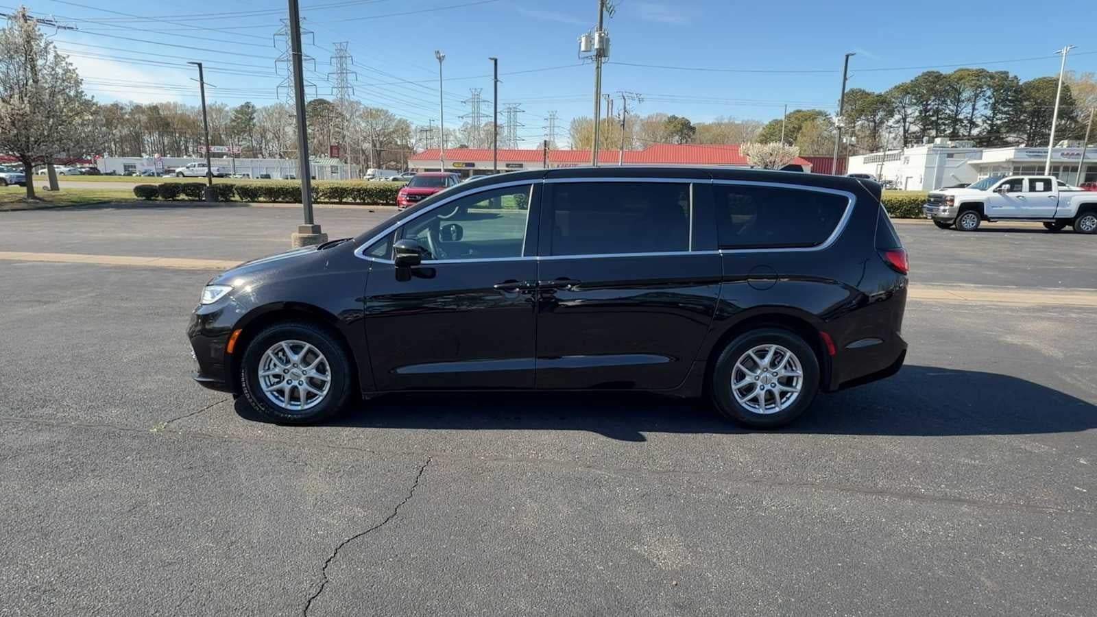 2025 Chrysler Pacifica Select