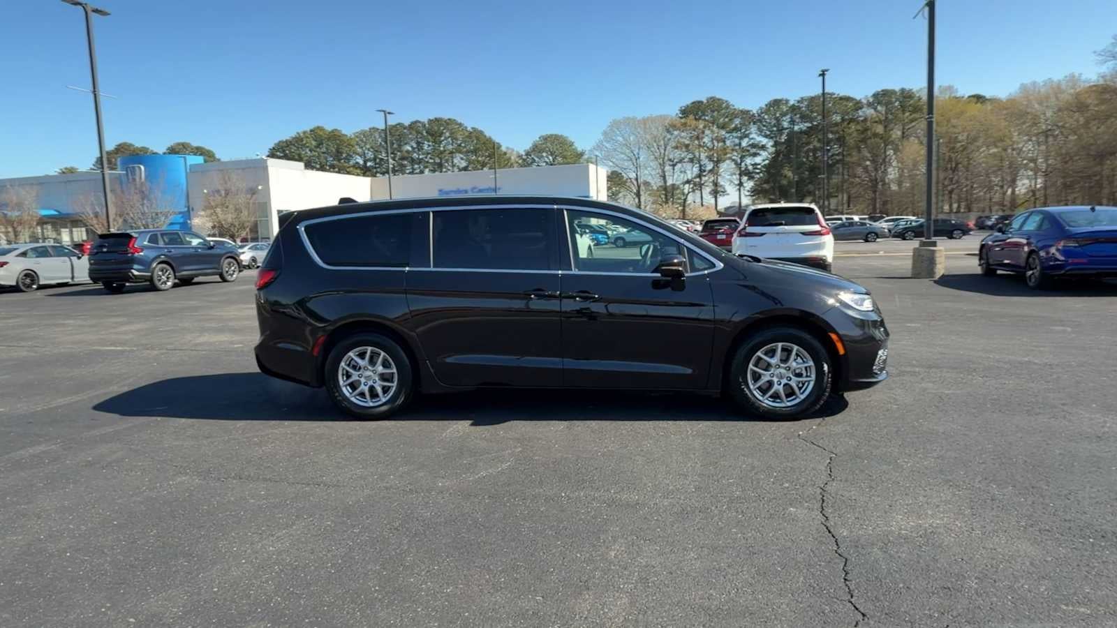 2025 Chrysler Pacifica Select