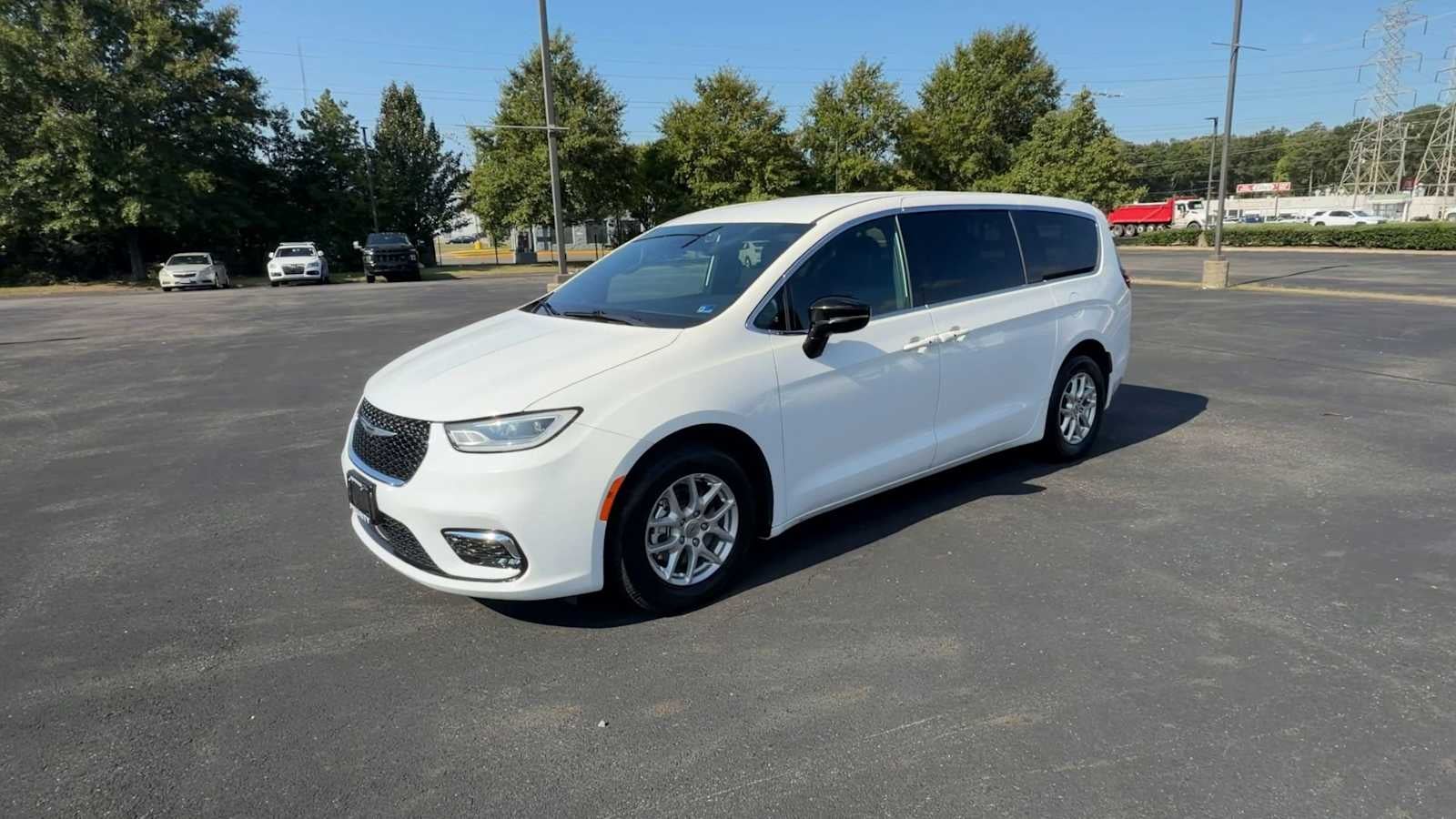 2025 Chrysler Pacifica Select
