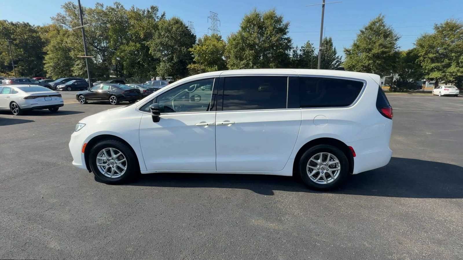 2025 Chrysler Pacifica Select