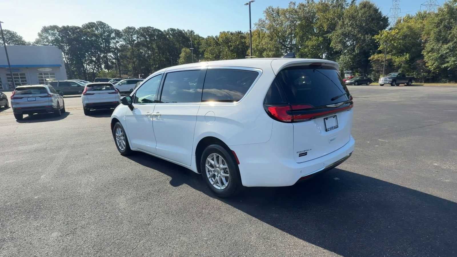 2025 Chrysler Pacifica Select