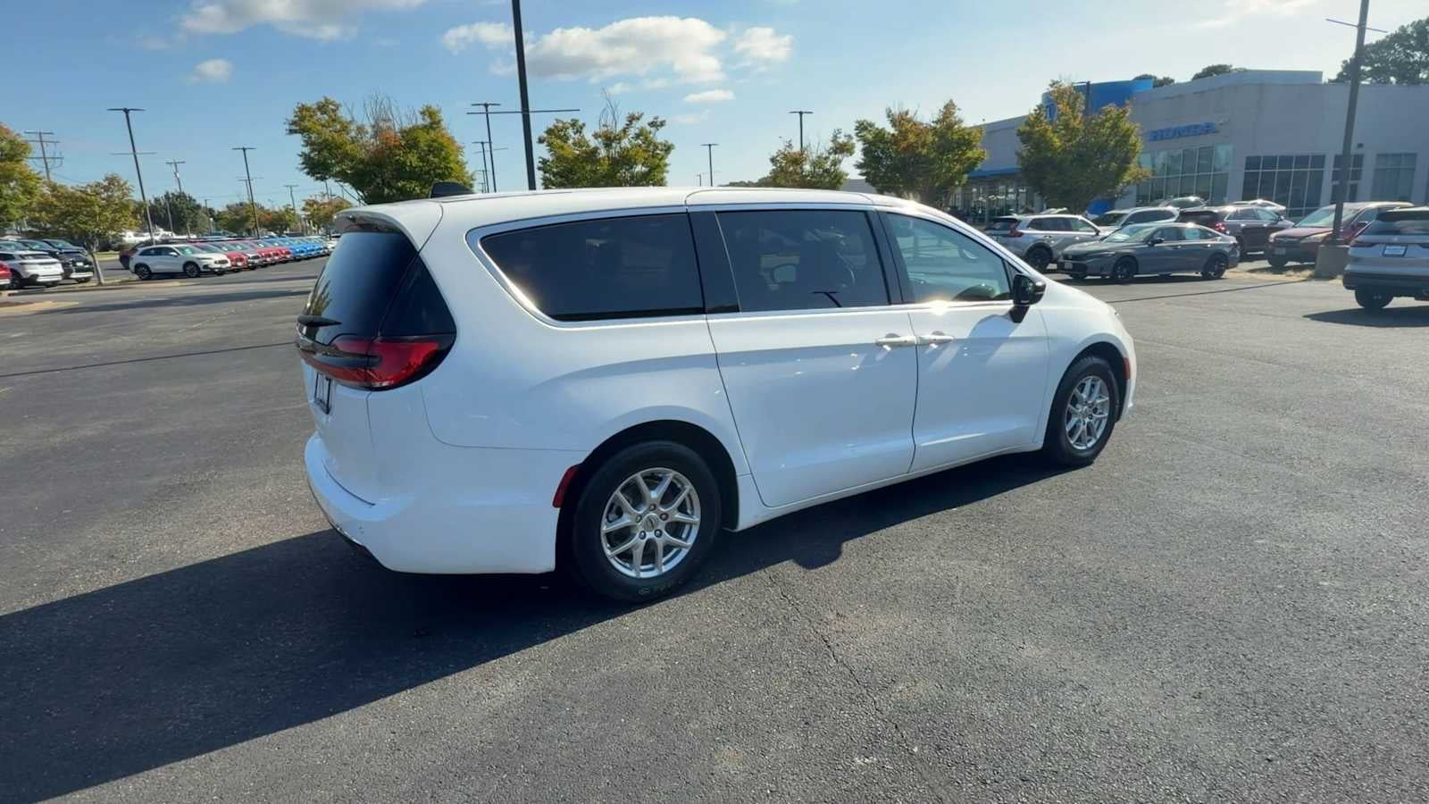 2025 Chrysler Pacifica Select