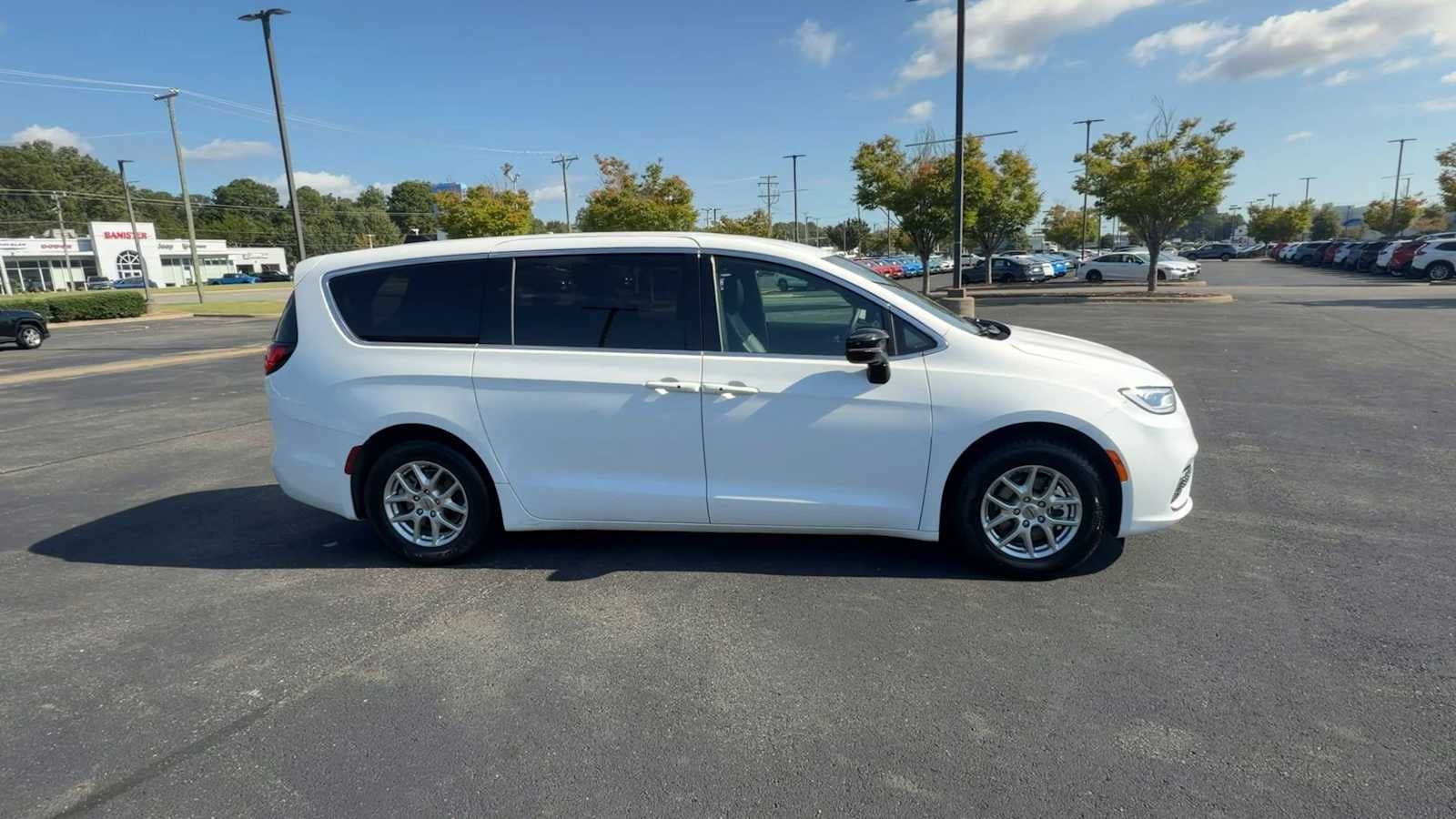2025 Chrysler Pacifica Select