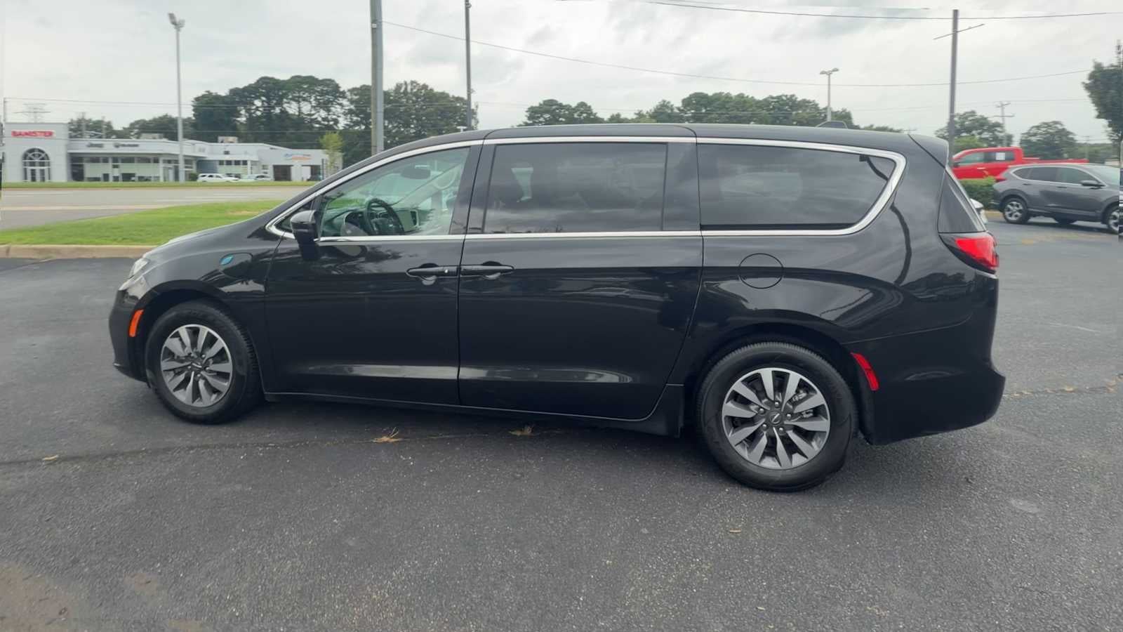 2023 Chrysler Pacifica Hybrid Touring L