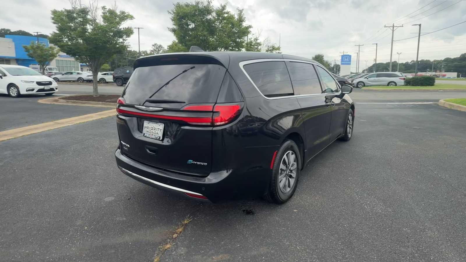2023 Chrysler Pacifica Hybrid Touring L
