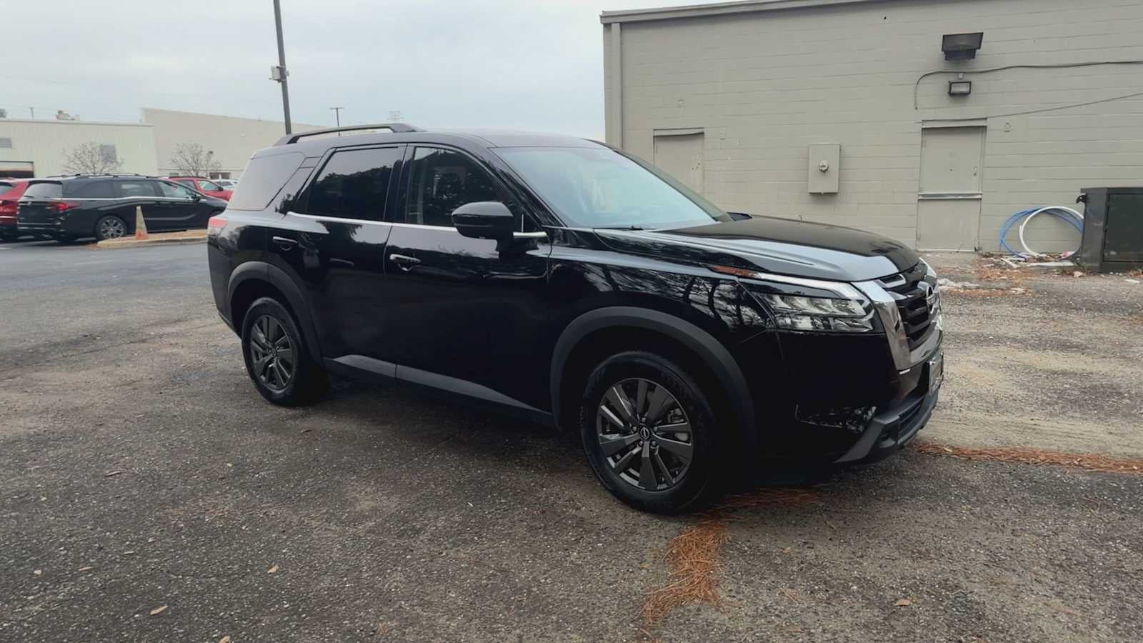 2024 Nissan Pathfinder SV