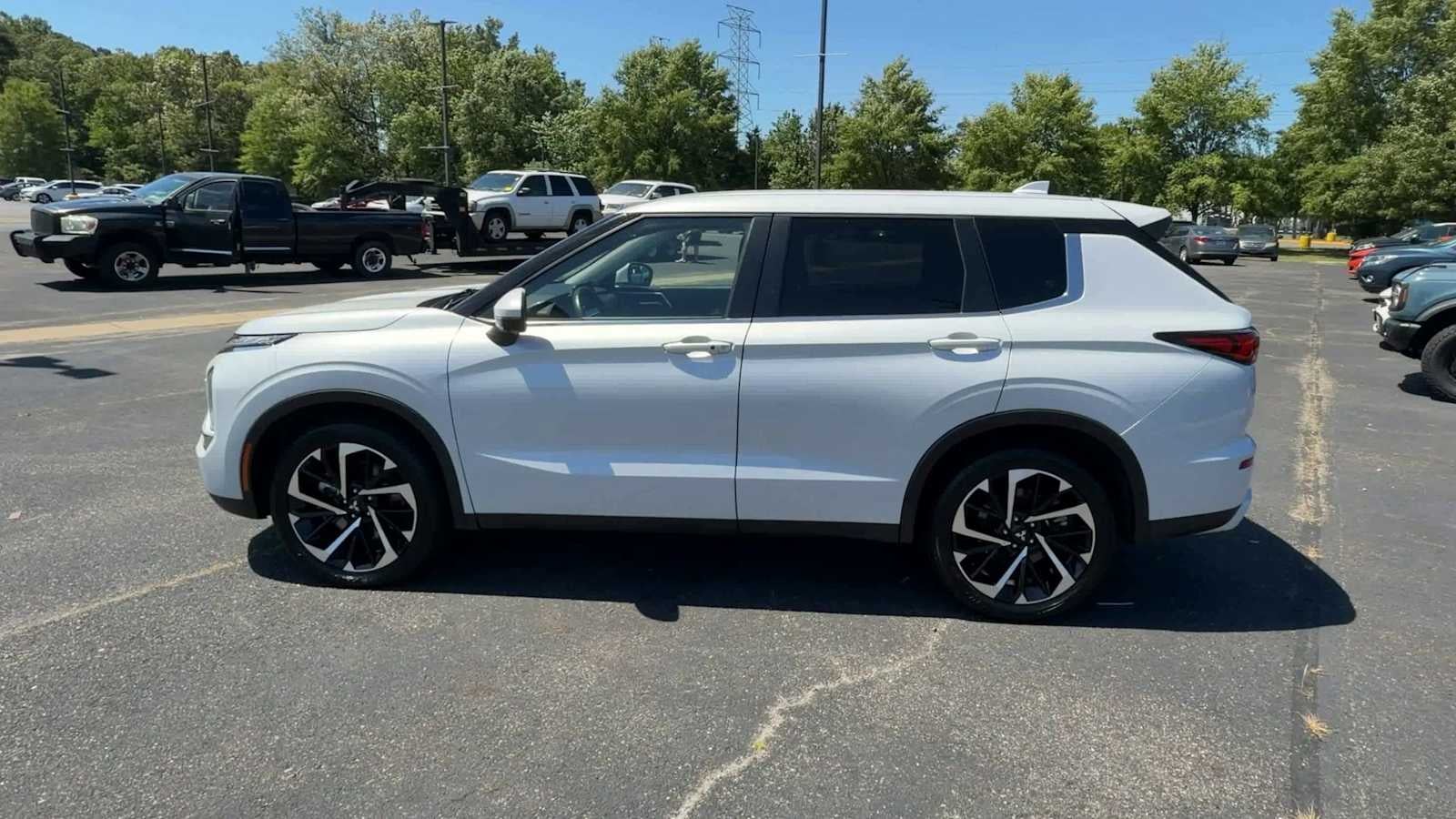 2024 Mitsubishi Outlander SE