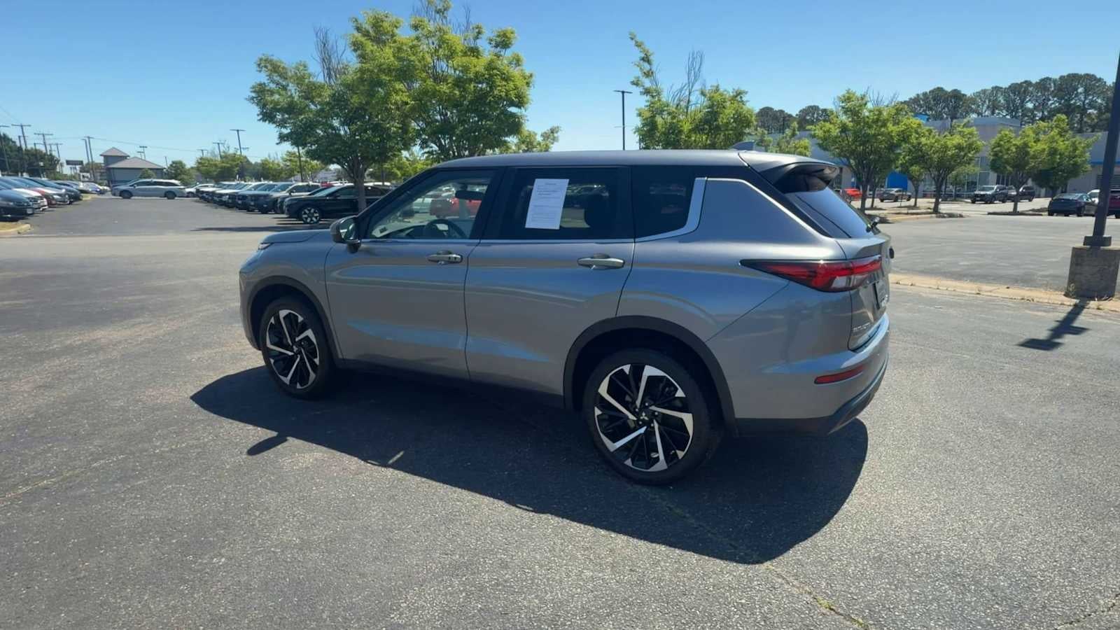 2024 Mitsubishi Outlander SE