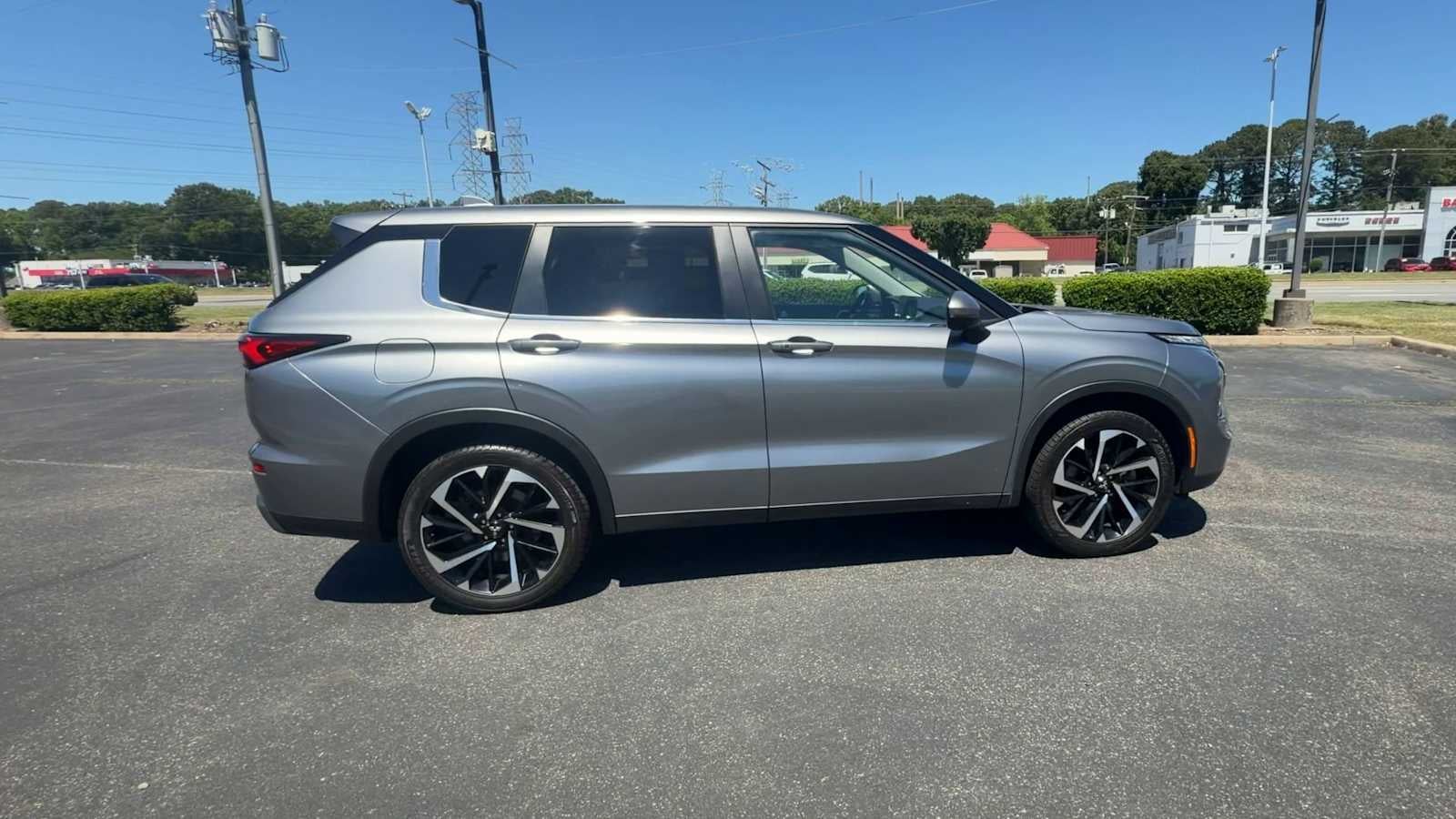 2024 Mitsubishi Outlander SE