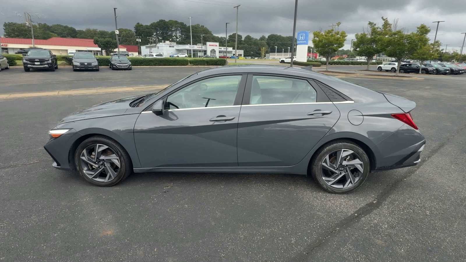 2024 Hyundai Elantra Limited